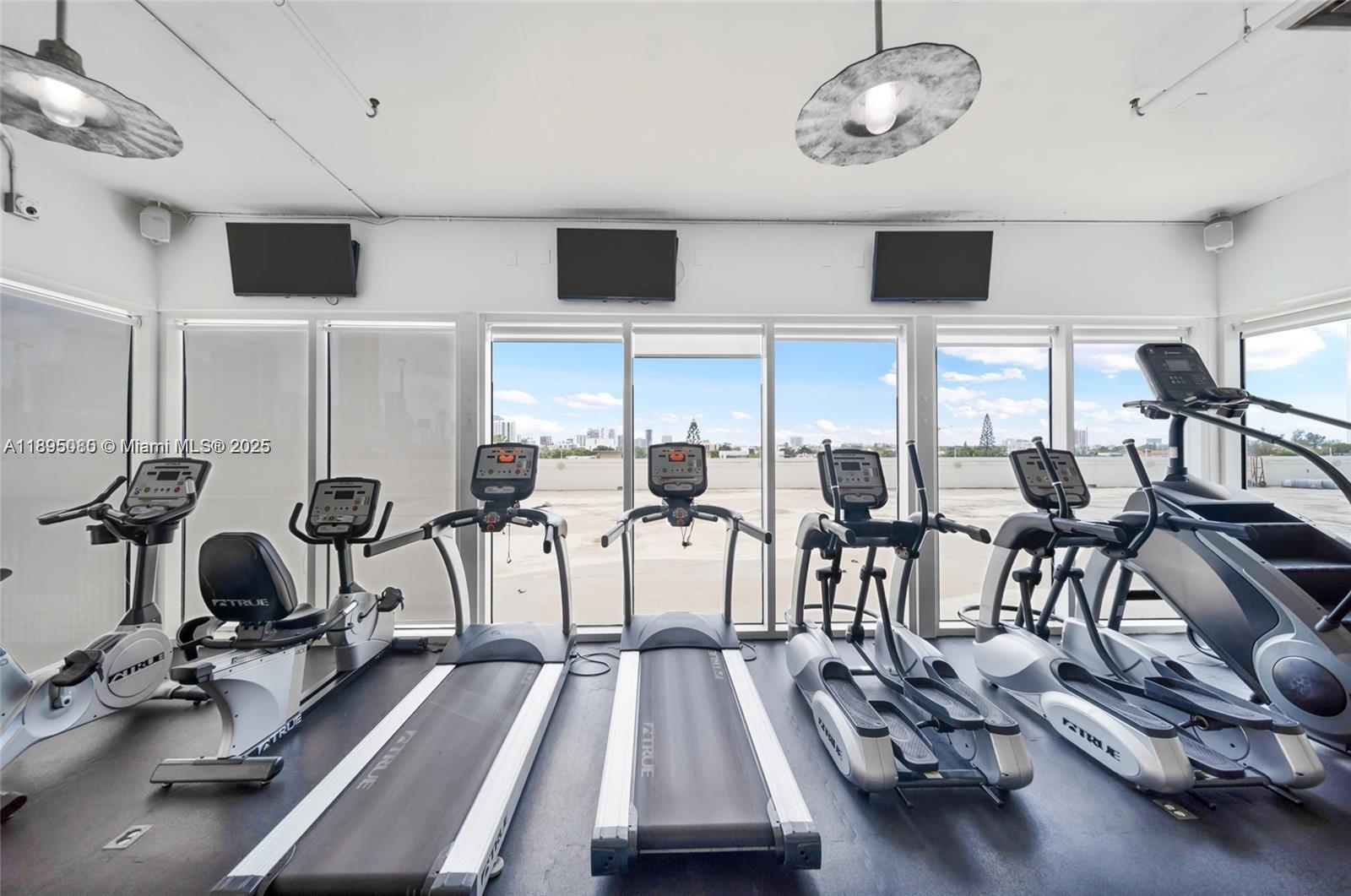 Building Photo - 10 SW South River Dr