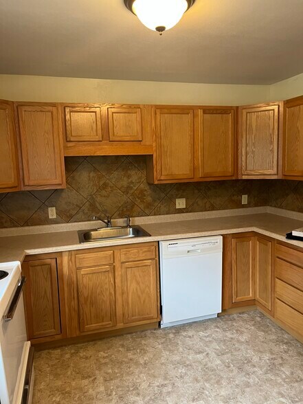 Building Photo - 426 Rushmore Ln