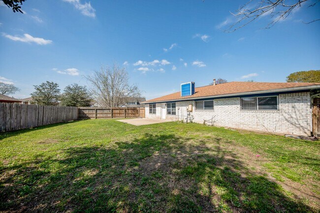 Building Photo - Coming Soon! Southwest Houston 3 bed/2 bat...