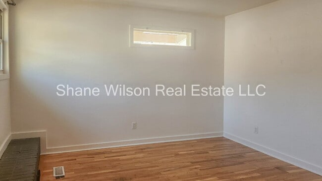 Building Photo - 1202 Greenwood Rd