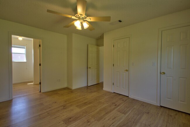 Building Photo - 124 S Burgess Rd