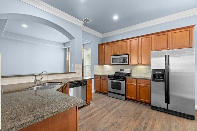 Building Photo - 2820 Sherwin St