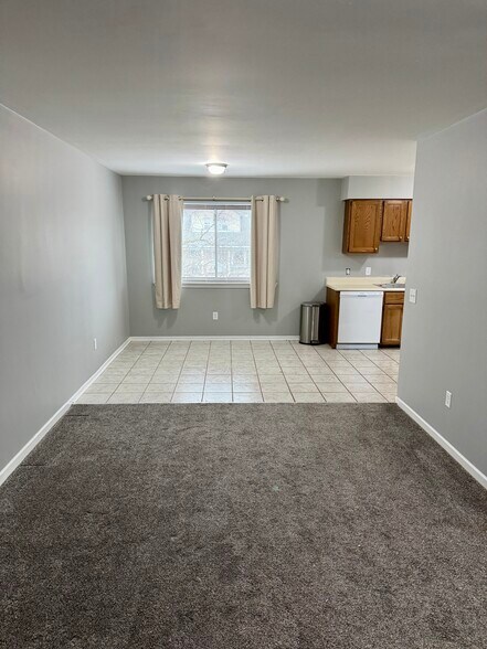 Building Photo - 1155 Maple St