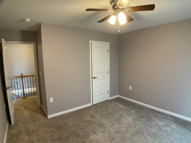 Building Photo - Gorgeous Townhome in Brier Crossings!