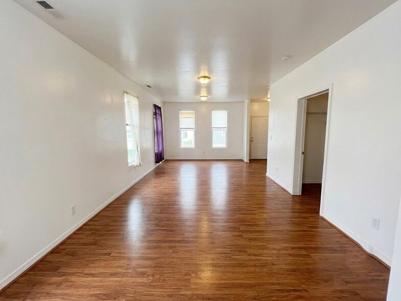 Building Photo - 148 W 66th St