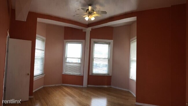 Primary Photo - 802 W 31st St