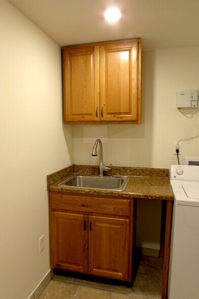 Building Photo - 8 Templar Ct