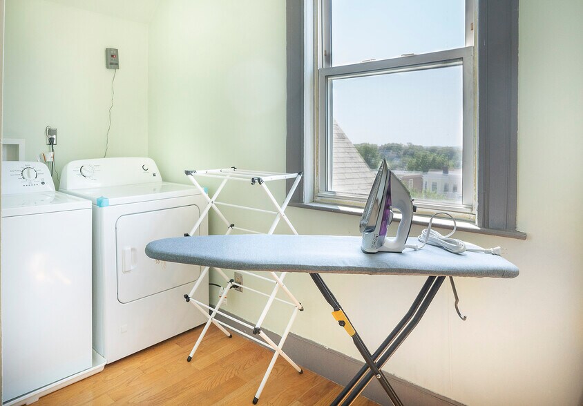 Laundry Room - 18 Magnolia Sq