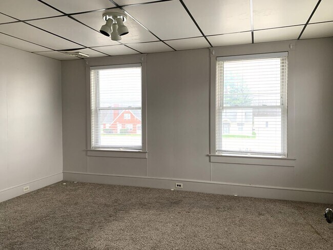 Building Photo - 1460 Lincoln Way E