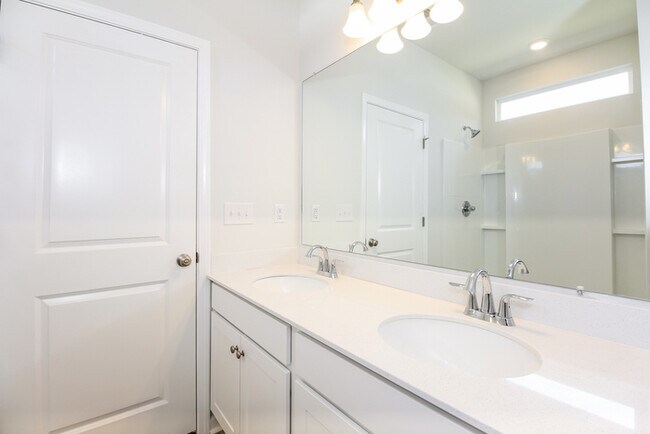 Building Photo - Charming 3 Bedroom Home in Wilmington