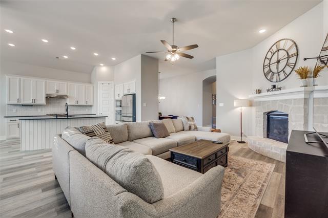 Building Photo - 817 Markham Dr