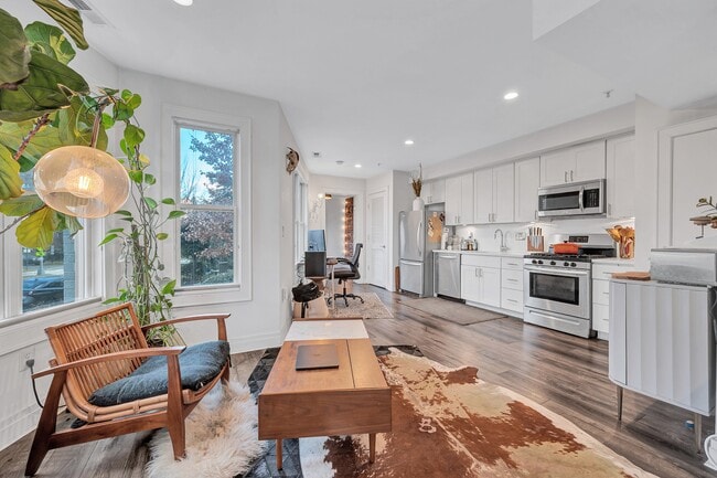 Building Photo - 1300 Park Rd NW