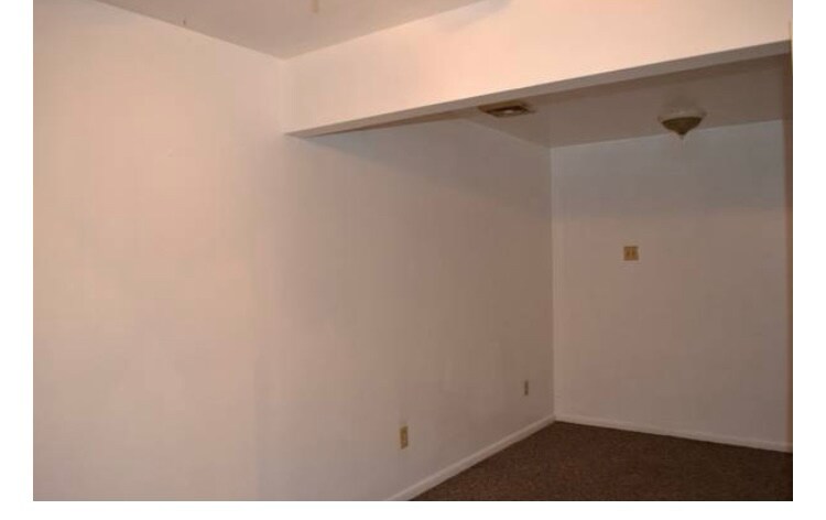 Building Photo - 1050 Main St