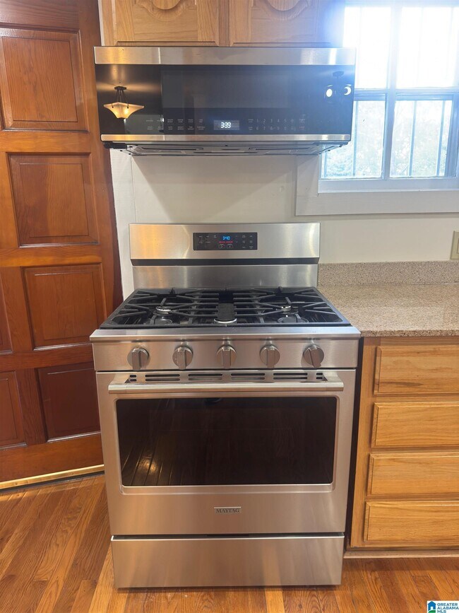 Building Photo - 3904 8th Ct S