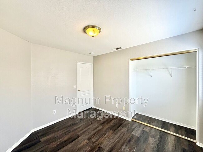 Building Photo - 27071 School Park Dr
