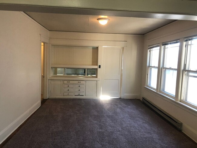 Building Photo - Vintage Campus House ~  3 bedrooms, 1.5 bath