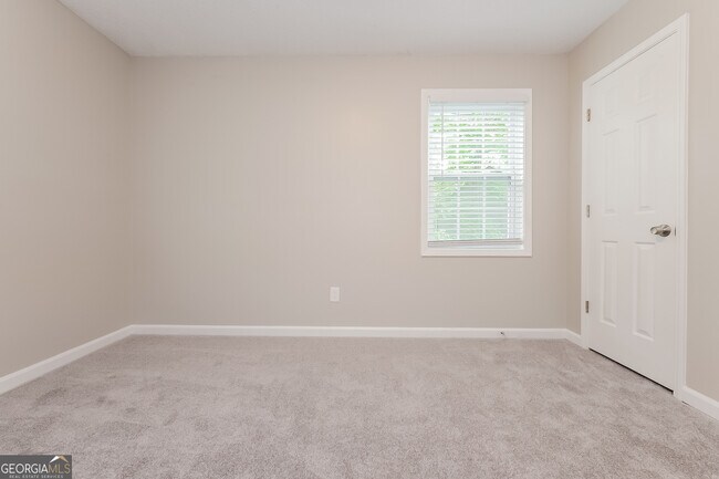 Building Photo - 998 Autumn Crest Ct