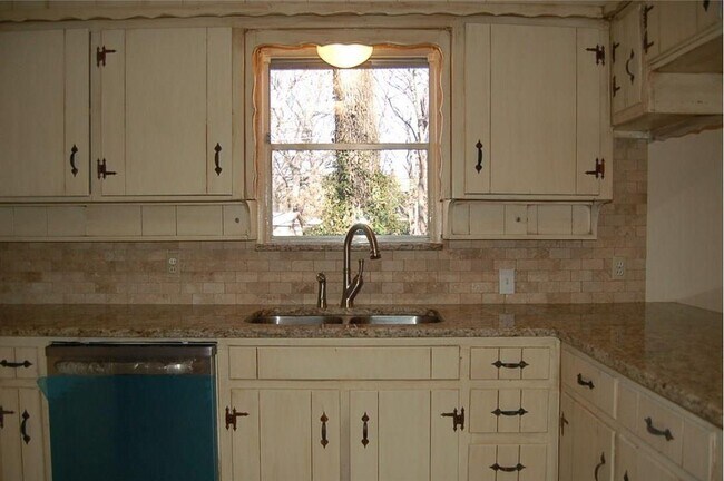 Building Photo - 214 Juniper St