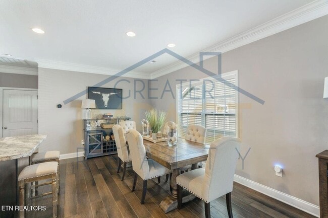 Building Photo - 129 Hackberry St