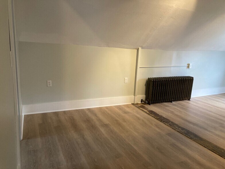 Building Photo - 64 Gray St