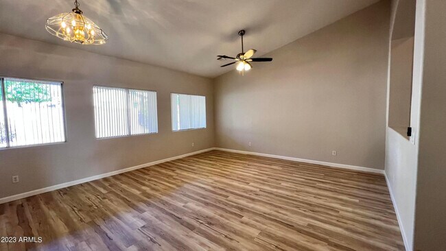 Building Photo - 495 N Bluejay Dr