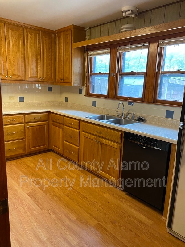 Building Photo - 301 Aero Ave