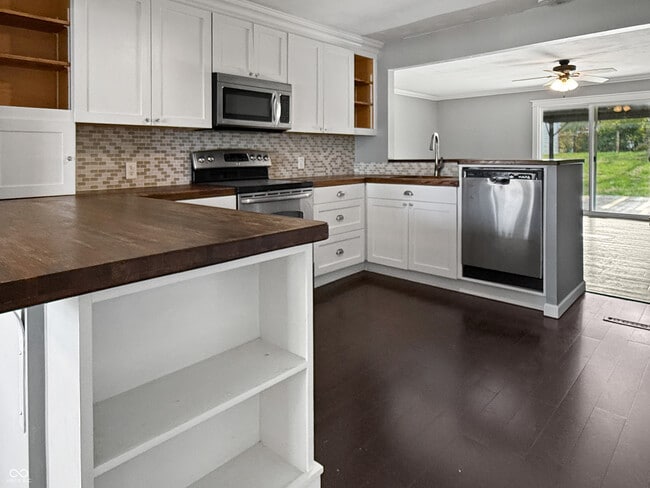 Building Photo - 5325 W Smith Valley Rd