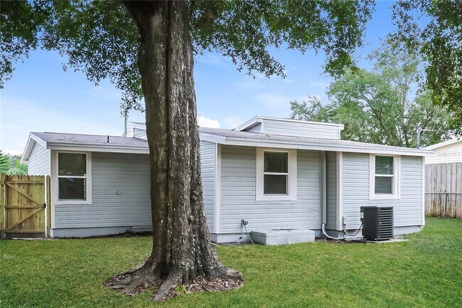 Building Photo - 2428 S Maple Ave