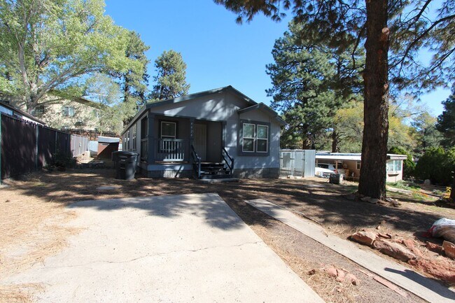 Primary Photo - * LEASE PENDING $500 Move-In Special! Charming 3-Bed Home in Christmas Tree Estates