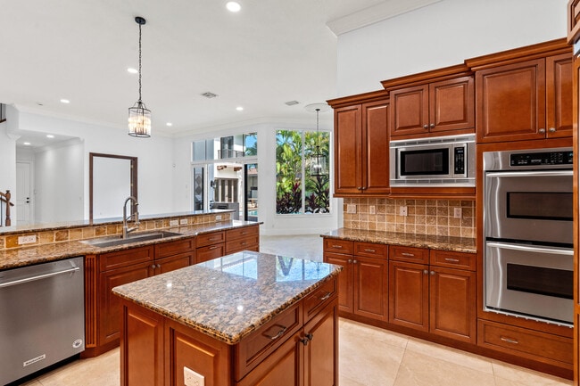 Building Photo - 17550 Circle Pond Ct