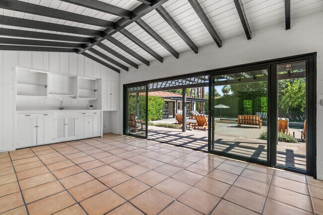 Building Photo - 839 N Avenida Olivos