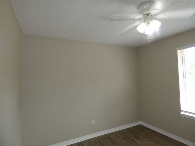 Building Photo - 5087 Cassia Dr