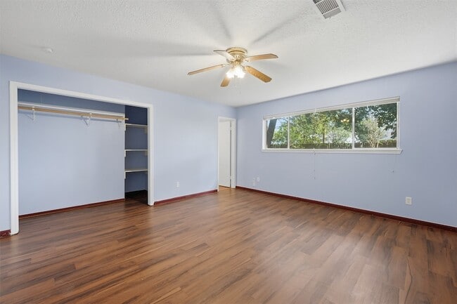 Building Photo - 7015 Pella Dr