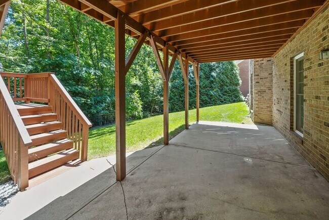 Building Photo - Beyond Stunning Home!