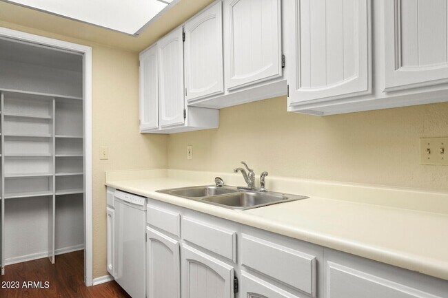 Building Photo - 16635 N Cave Creek Rd