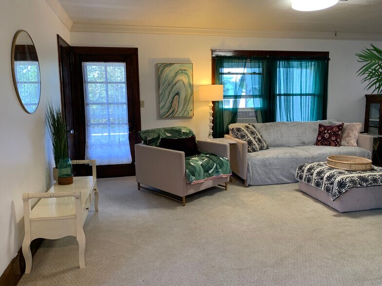 Building Photo - 4760 Broadview Rd