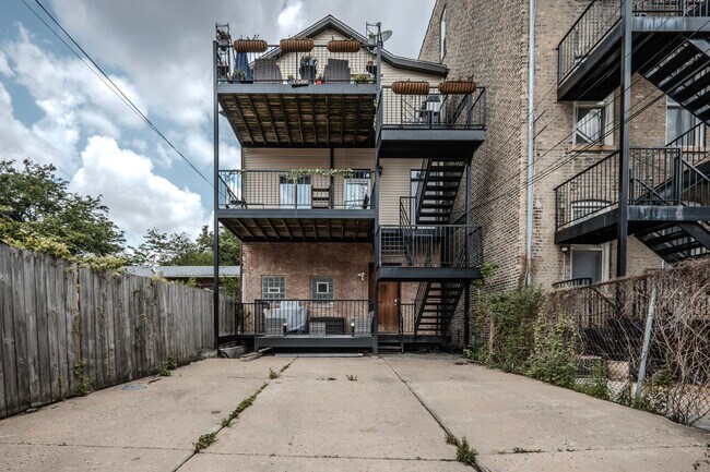 Building Photo - 1349 W Huron St