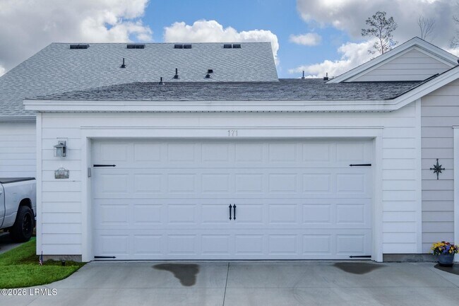 Building Photo - 171 Tropics Ave