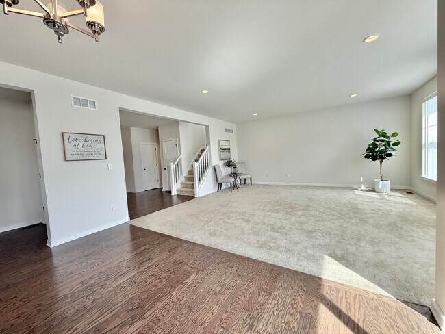 Building Photo - 6394 S Trailwoods Dr