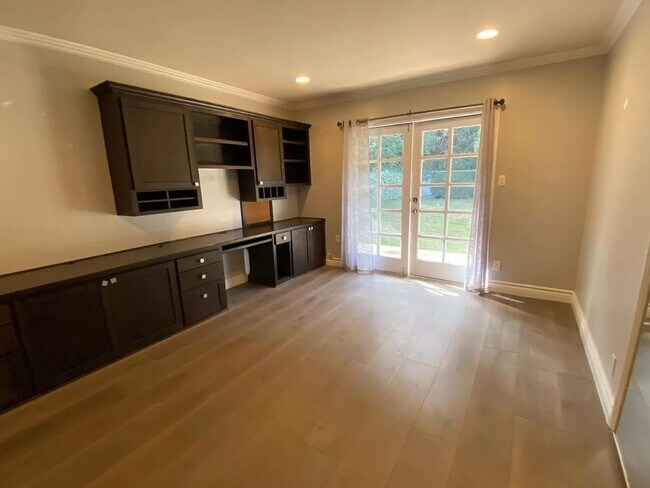 Building Photo - 16636 Calneva Dr