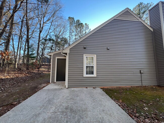 Building Photo - Newly Remodeled 2BD, 2BA Raleigh Condo in ...