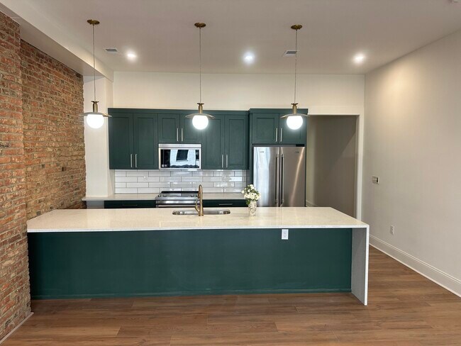 Building Photo - 307 W Main St