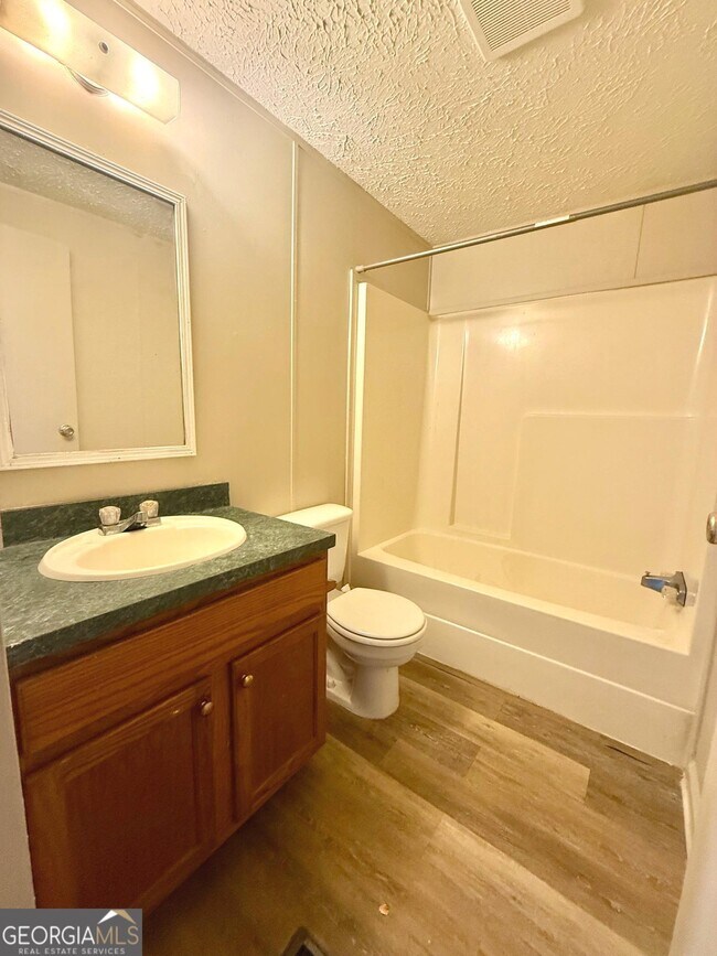 Building Photo - 110 Little River Dr