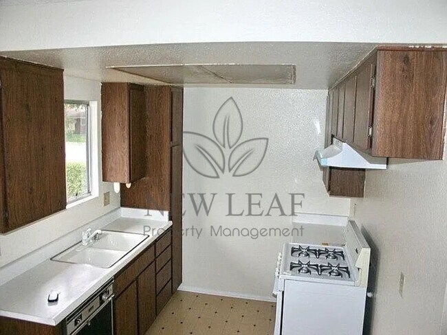 Building Photo - Charming 2-Bedroom Condo in North Pomona – Prime Location!