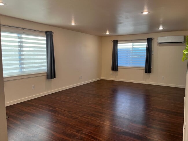 Building Photo - Cute newly renovated 2 bed 1 bath home for rent in Quincy