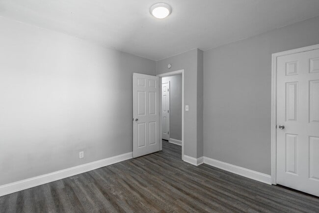 Building Photo - 5109-5111 Sunbeam Ave