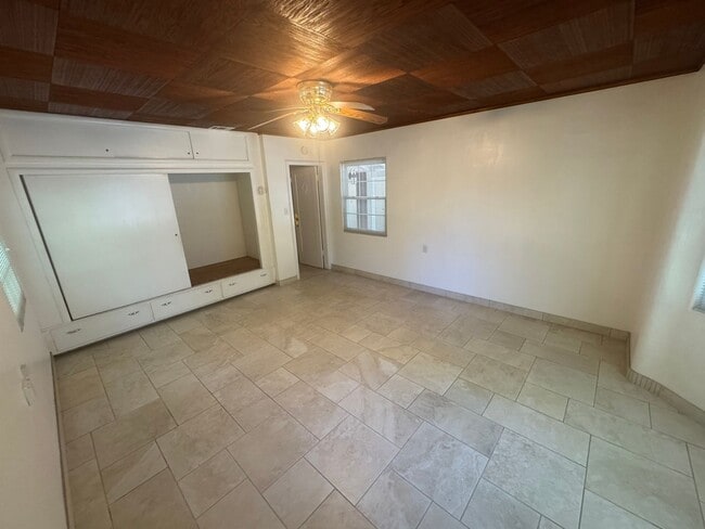 Building Photo - 3 dwelling property located in Rio Linda