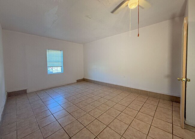 Building Photo - MWC HOME FOR RENT!