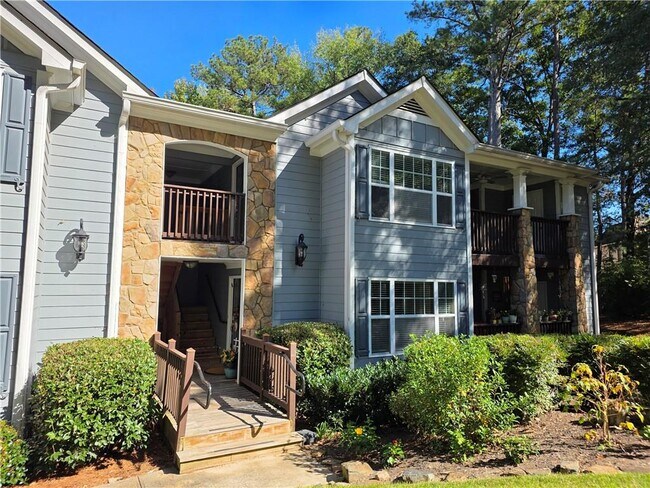 Building Photo - 1304 Madison Ln S E