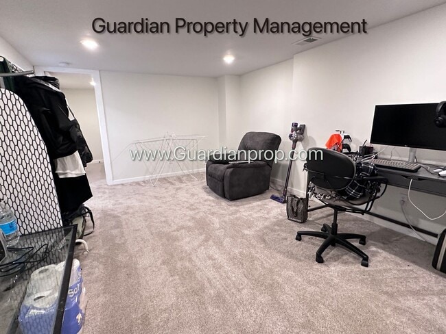 Building Photo - St Louis Park Single Family Home, Large Yard, 1 Car Garage, 3 Season Porch, W/D